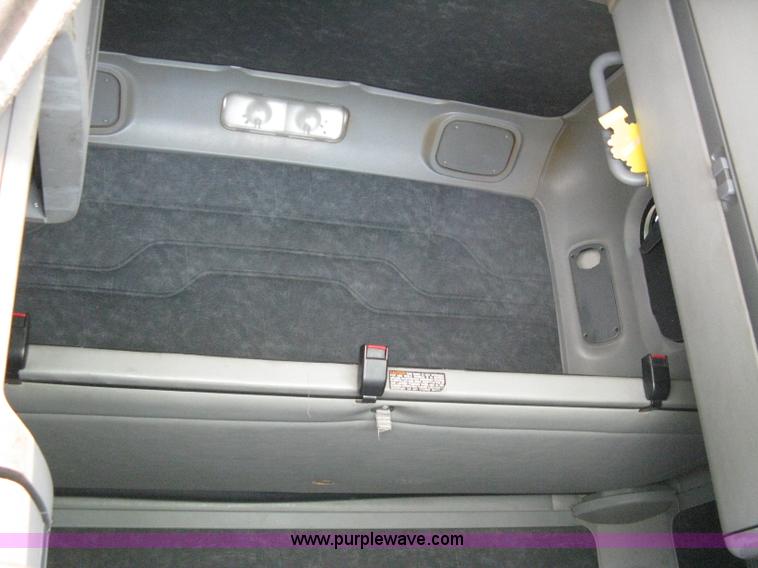 image for item 8053 2001 Freightliner Columbia 120 semi truck