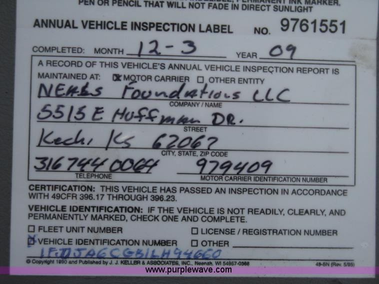 image for item 8053 2001 Freightliner Columbia 120 semi truck