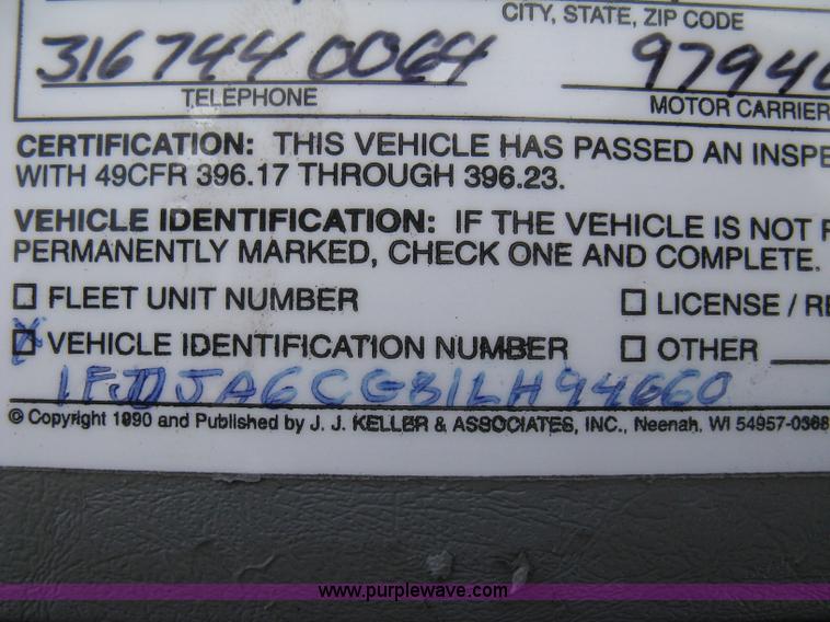 image for item 8053 2001 Freightliner Columbia 120 semi truck