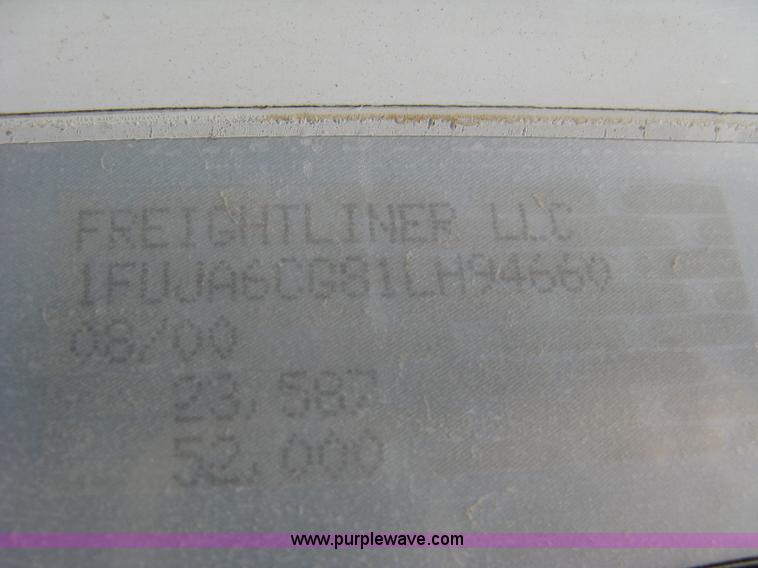 image for item 8053 2001 Freightliner Columbia 120 semi truck
