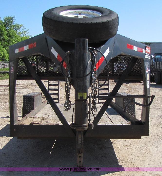 image for item 8253 2004 Kodiak 18' trailer