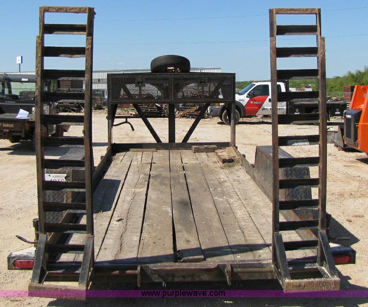 image for item 8253 2004 Kodiak 18' trailer