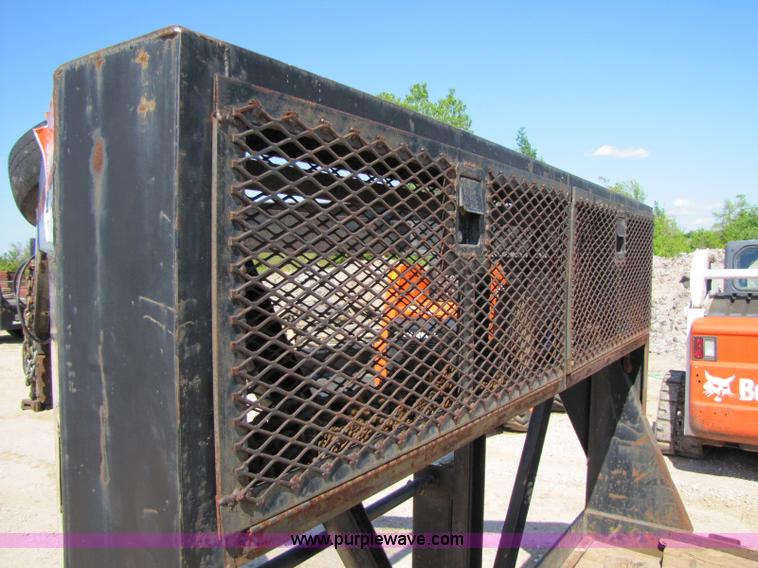 image for item 8253 2004 Kodiak 18' trailer