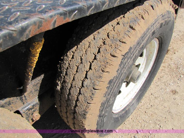 image for item 8253 2004 Kodiak 18' trailer