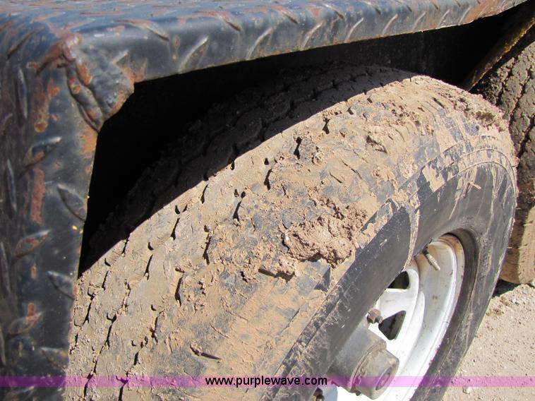 image for item 8253 2004 Kodiak 18' trailer