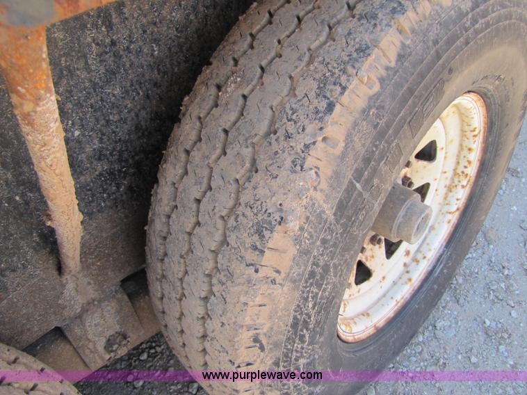 image for item 8253 2004 Kodiak 18' trailer