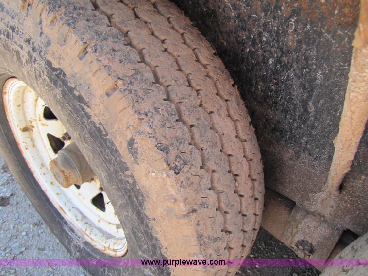 image for item 8253 2004 Kodiak 18' trailer