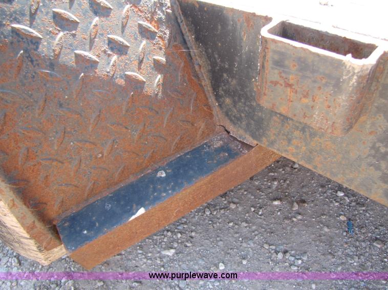 image for item 8253 2004 Kodiak 18' trailer