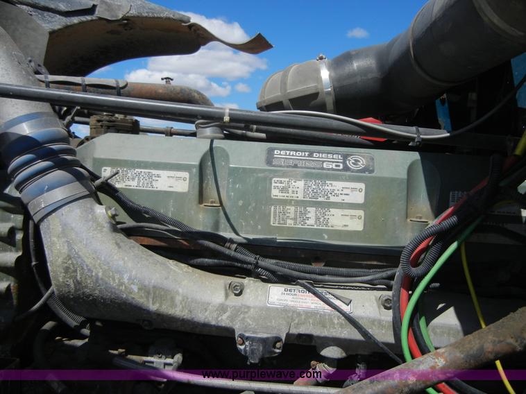 image for item 8519 2000 Freightliner FLD semi truck