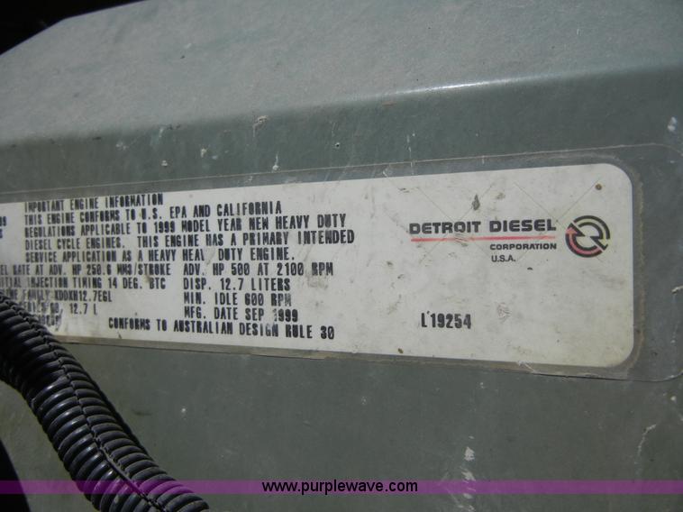 image for item 8519 2000 Freightliner FLD semi truck