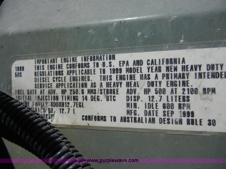 image for item 8519 2000 Freightliner FLD semi truck