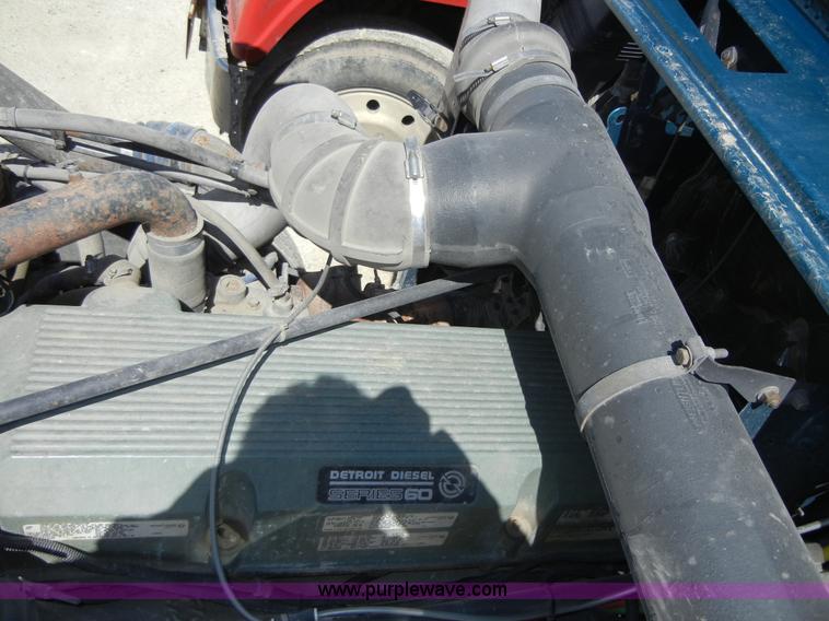 image for item 8519 2000 Freightliner FLD semi truck