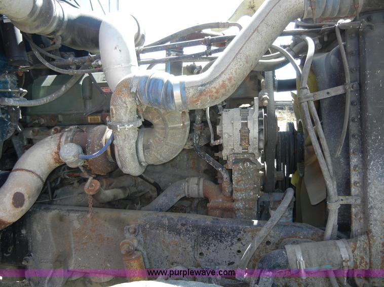 image for item 8519 2000 Freightliner FLD semi truck