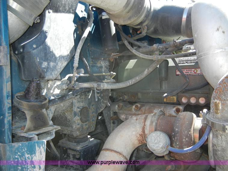 image for item 8519 2000 Freightliner FLD semi truck