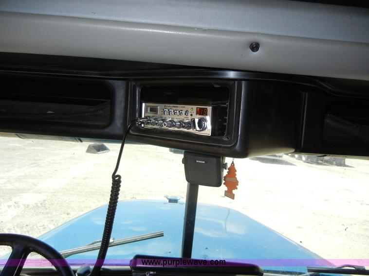 image for item 8519 2000 Freightliner FLD semi truck