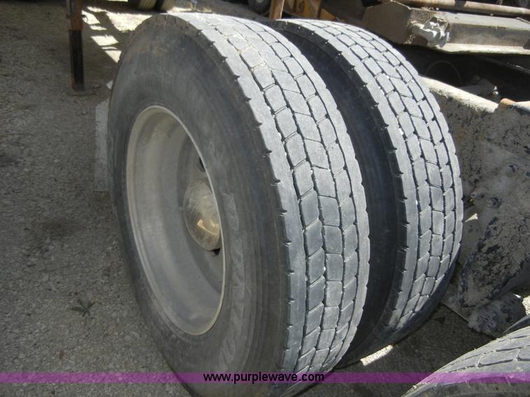 image for item 8519 2000 Freightliner FLD semi truck