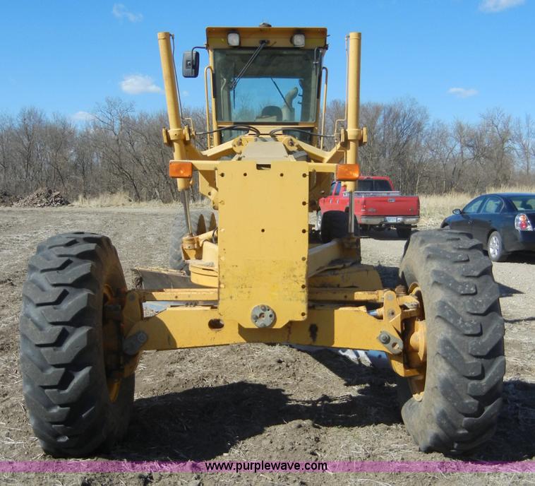 image for item 8535 1998 John Deere 770CH motor grader