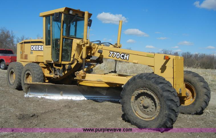 image for item 8535 1998 John Deere 770CH motor grader