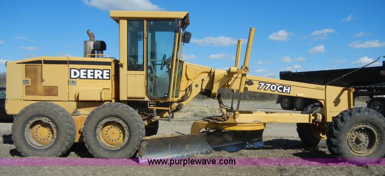 image for item 8535 1998 John Deere 770CH motor grader
