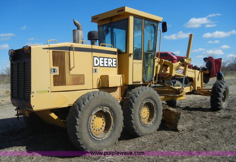 image for item 8535 1998 John Deere 770CH motor grader