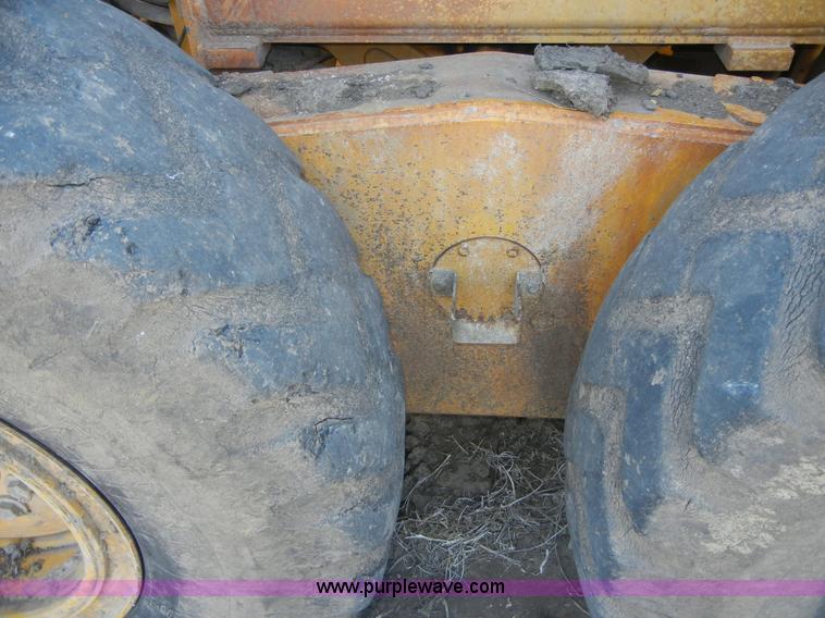 image for item 8535 1998 John Deere 770CH motor grader