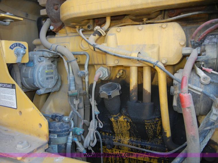 image for item 8535 1998 John Deere 770CH motor grader