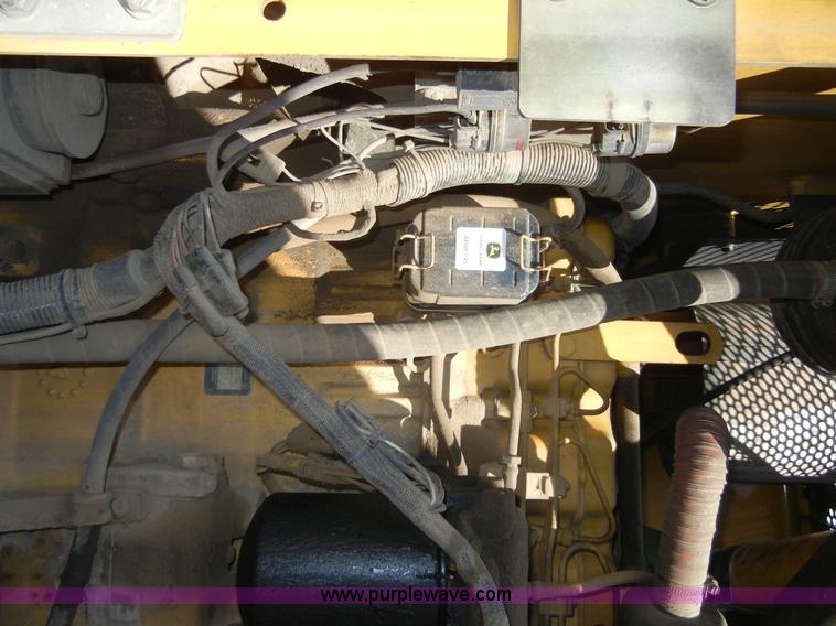 image for item 8535 1998 John Deere 770CH motor grader