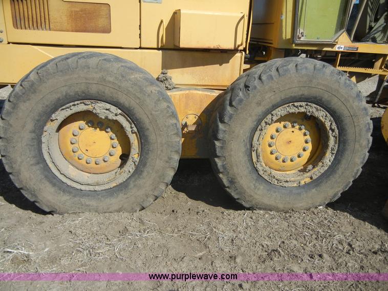 image for item 8535 1998 John Deere 770CH motor grader