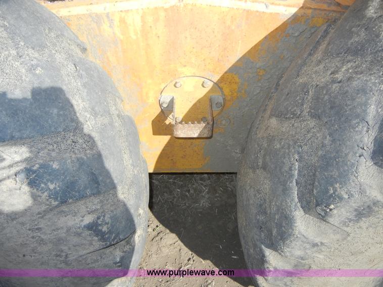 image for item 8535 1998 John Deere 770CH motor grader