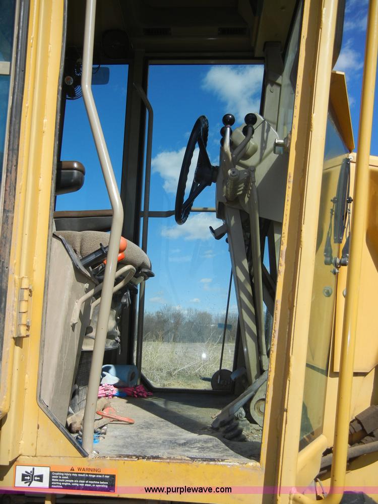 image for item 8535 1998 John Deere 770CH motor grader