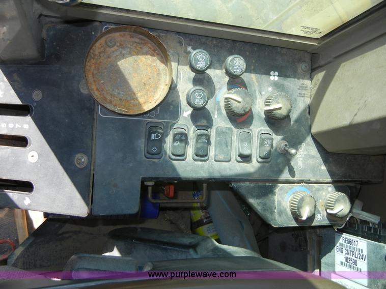 image for item 8535 1998 John Deere 770CH motor grader