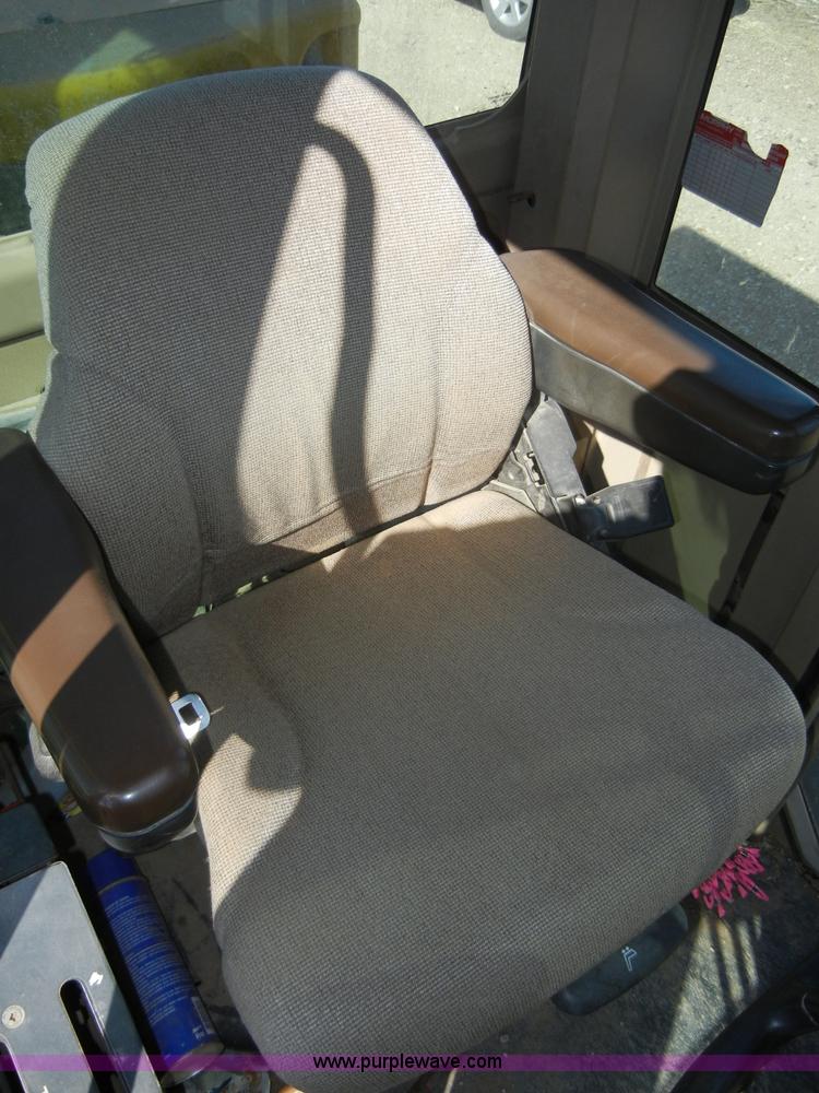 image for item 8535 1998 John Deere 770CH motor grader