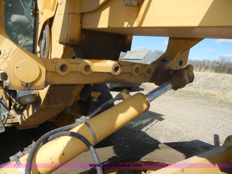 image for item 8535 1998 John Deere 770CH motor grader