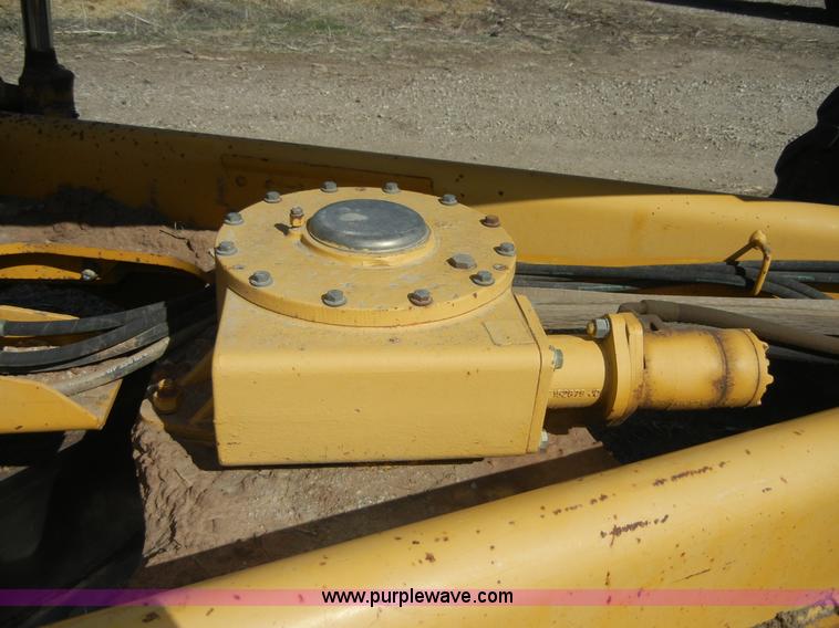 image for item 8535 1998 John Deere 770CH motor grader