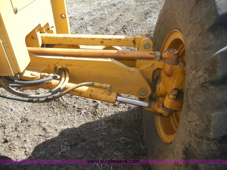 image for item 8535 1998 John Deere 770CH motor grader