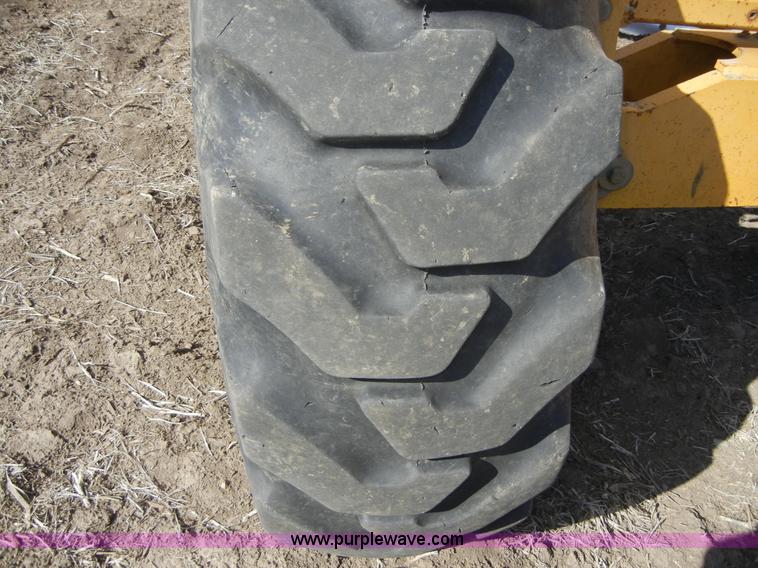 image for item 8535 1998 John Deere 770CH motor grader