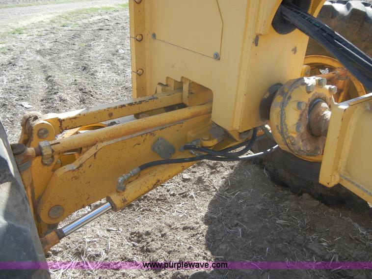 image for item 8535 1998 John Deere 770CH motor grader