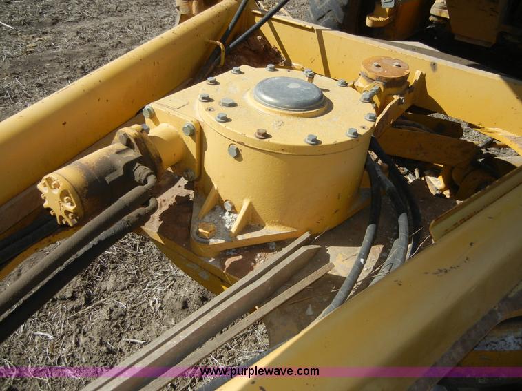 image for item 8535 1998 John Deere 770CH motor grader