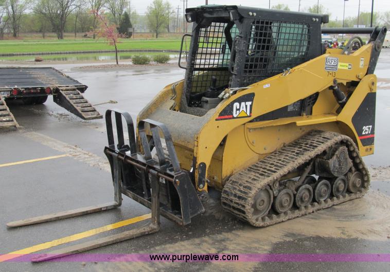 image for item 8979 2002 Caterpillar 257 skid steer