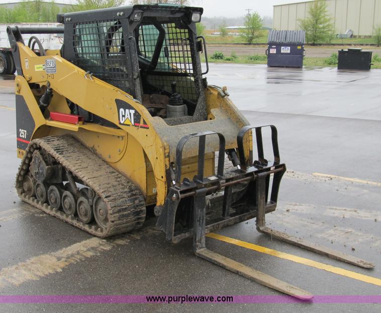 image for item 8979 2002 Caterpillar 257 skid steer