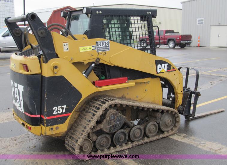 image for item 8979 2002 Caterpillar 257 skid steer