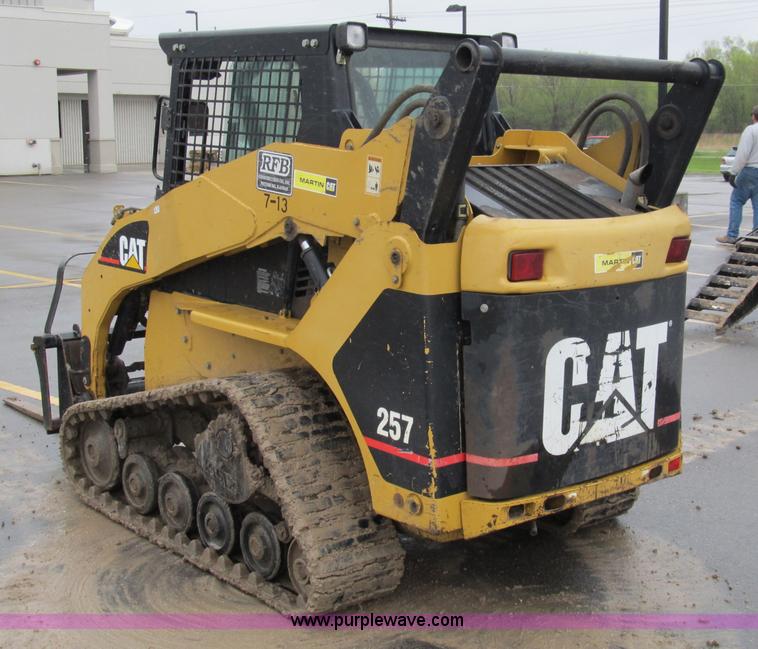 image for item 8979 2002 Caterpillar 257 skid steer