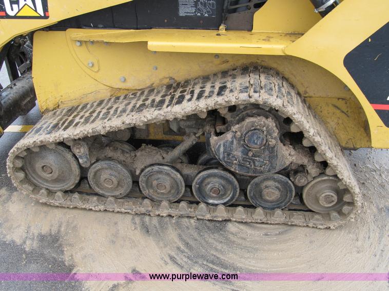 image for item 8979 2002 Caterpillar 257 skid steer