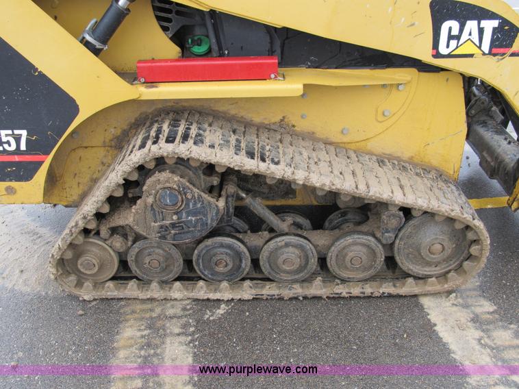 image for item 8979 2002 Caterpillar 257 skid steer
