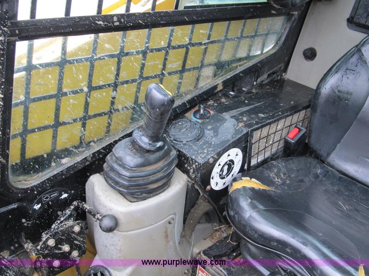 image for item 8979 2002 Caterpillar 257 skid steer