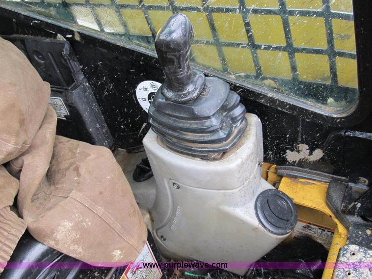 image for item 8979 2002 Caterpillar 257 skid steer