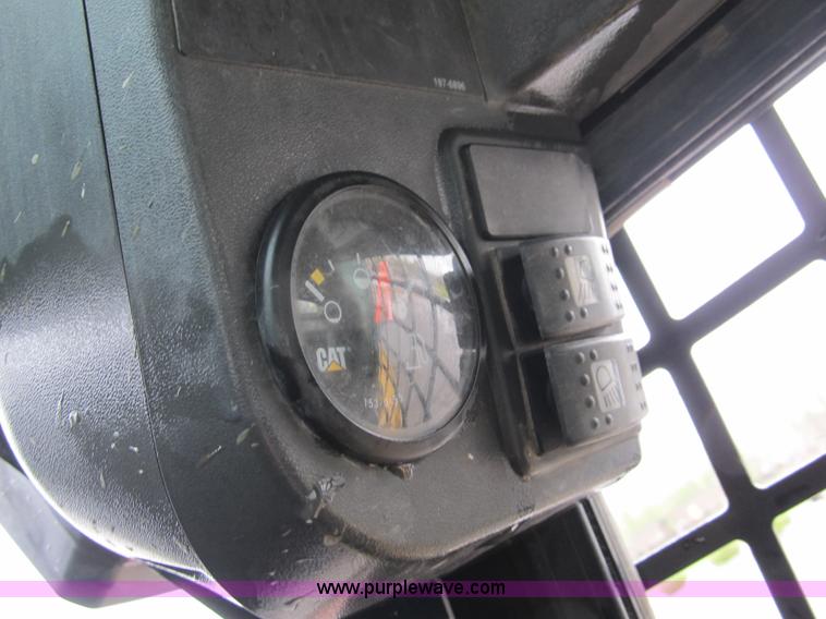 image for item 8979 2002 Caterpillar 257 skid steer