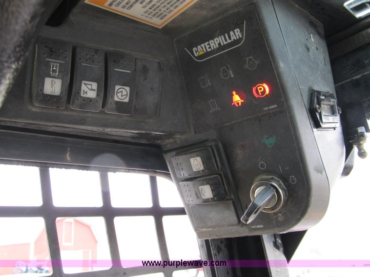 image for item 8979 2002 Caterpillar 257 skid steer