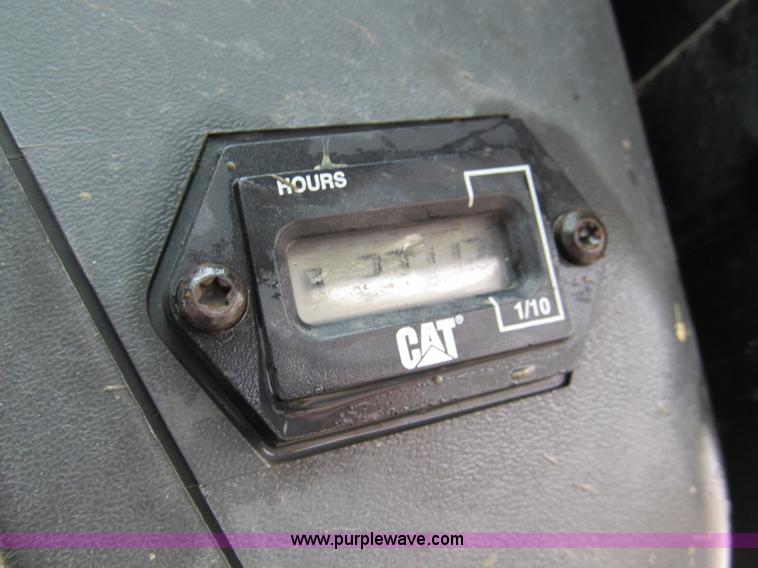 image for item 8979 2002 Caterpillar 257 skid steer