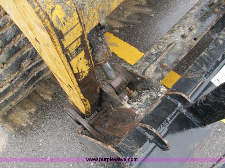 image for item 8979 2002 Caterpillar 257 skid steer